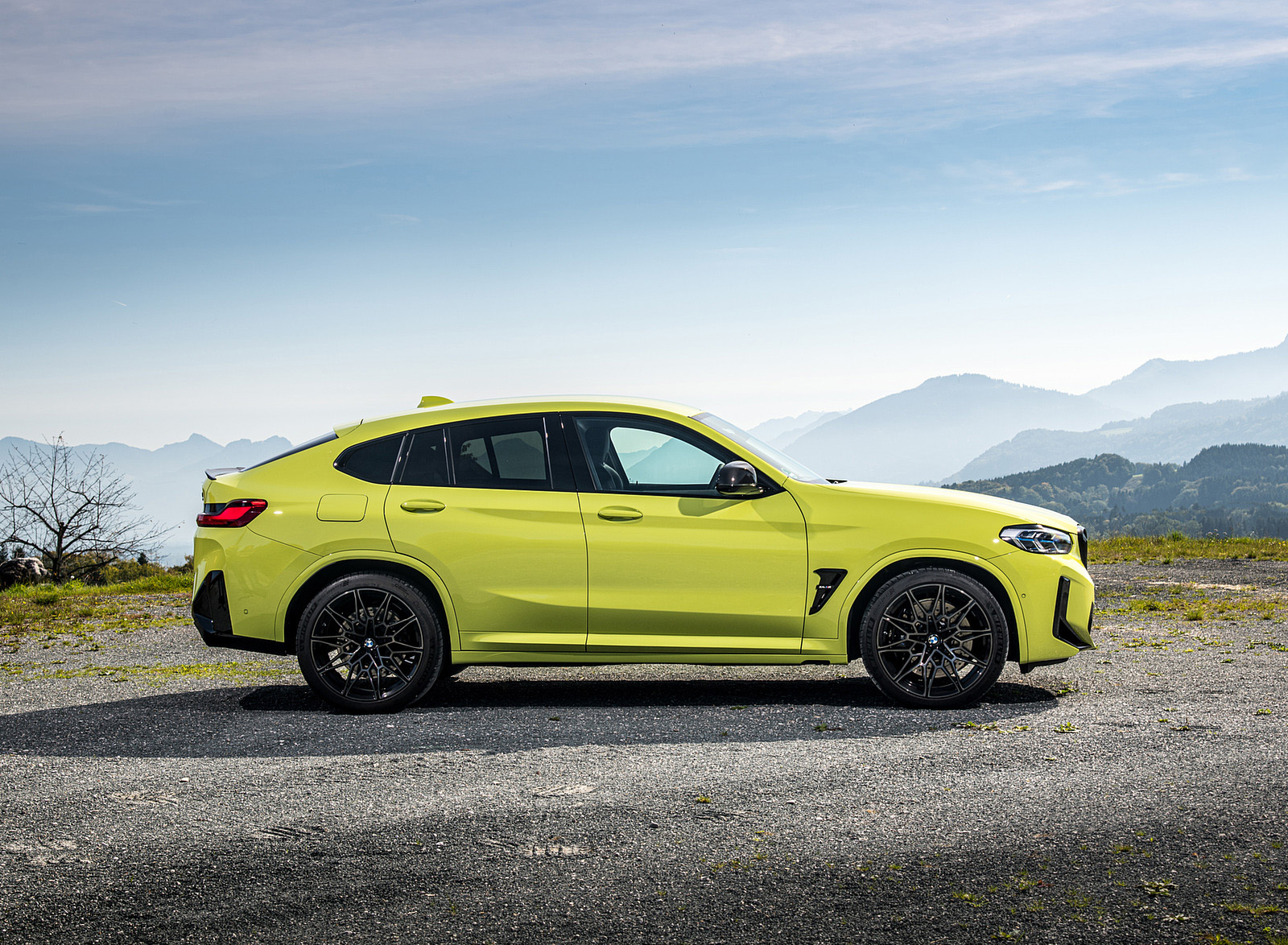 2022 BMW X4 M Competition (Color: Sao Paulo Yellow) Side Wallpapers #100 of 194