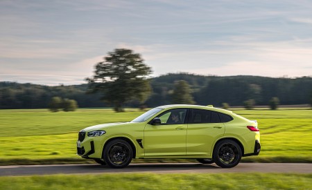 2022 BMW X4 M Competition (Color: Sao Paulo Yellow) Side Wallpapers 450x275 (87)