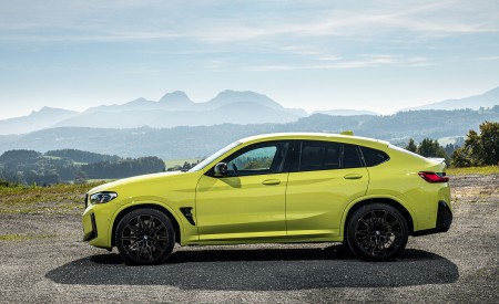 2022 BMW X4 M Competition (Color: Sao Paulo Yellow) Side Wallpapers 450x275 (102)