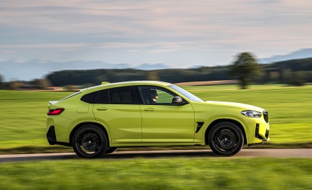 2022 BMW X4 M Competition (Color: Sao Paulo Yellow) Side Wallpapers 450x275 (83)