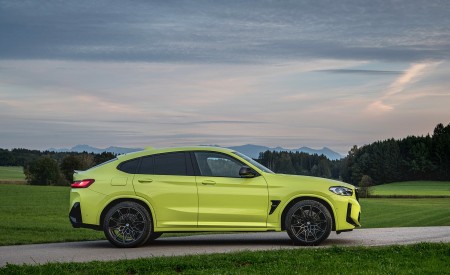 2022 BMW X4 M Competition (Color: Sao Paulo Yellow) Side Wallpapers 450x275 (109)