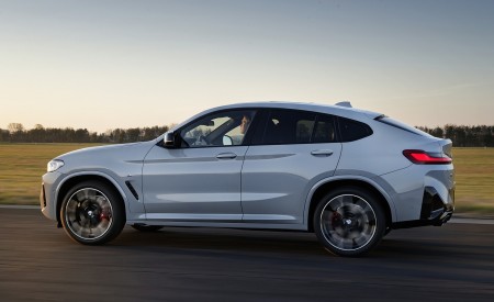 2022 BMW X4 M40i Side Wallpapers 450x275 (5)