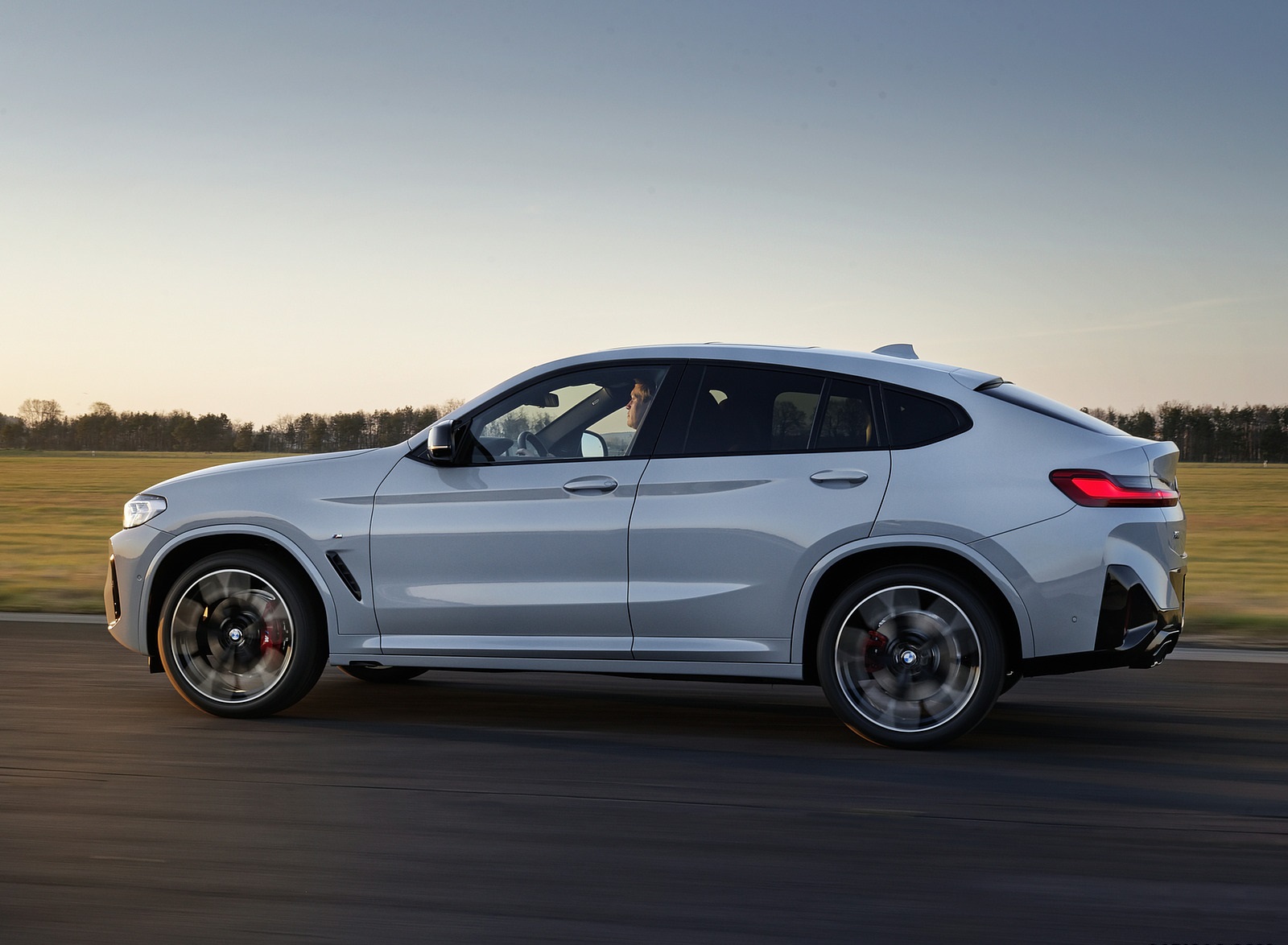 2022 BMW X4 M40i Side Wallpapers (5)