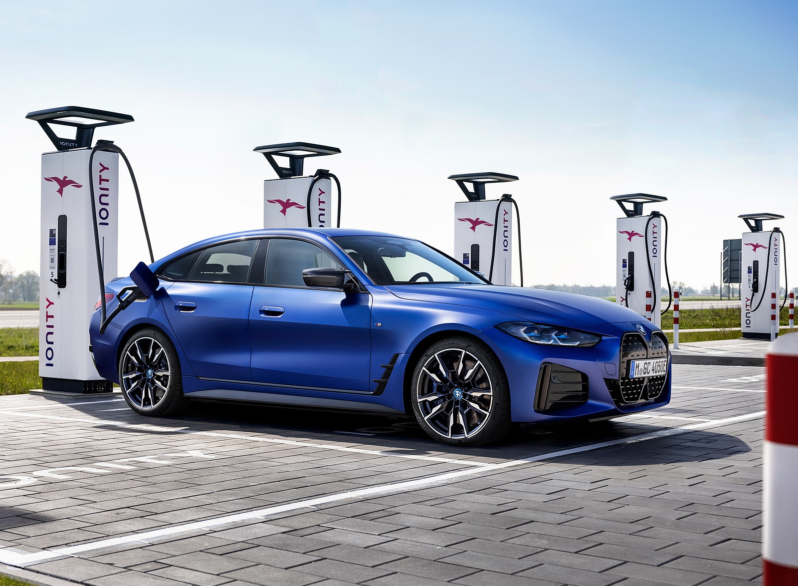 2022 BMW i4 M50 Front Three-Quarter Wallpapers (6)