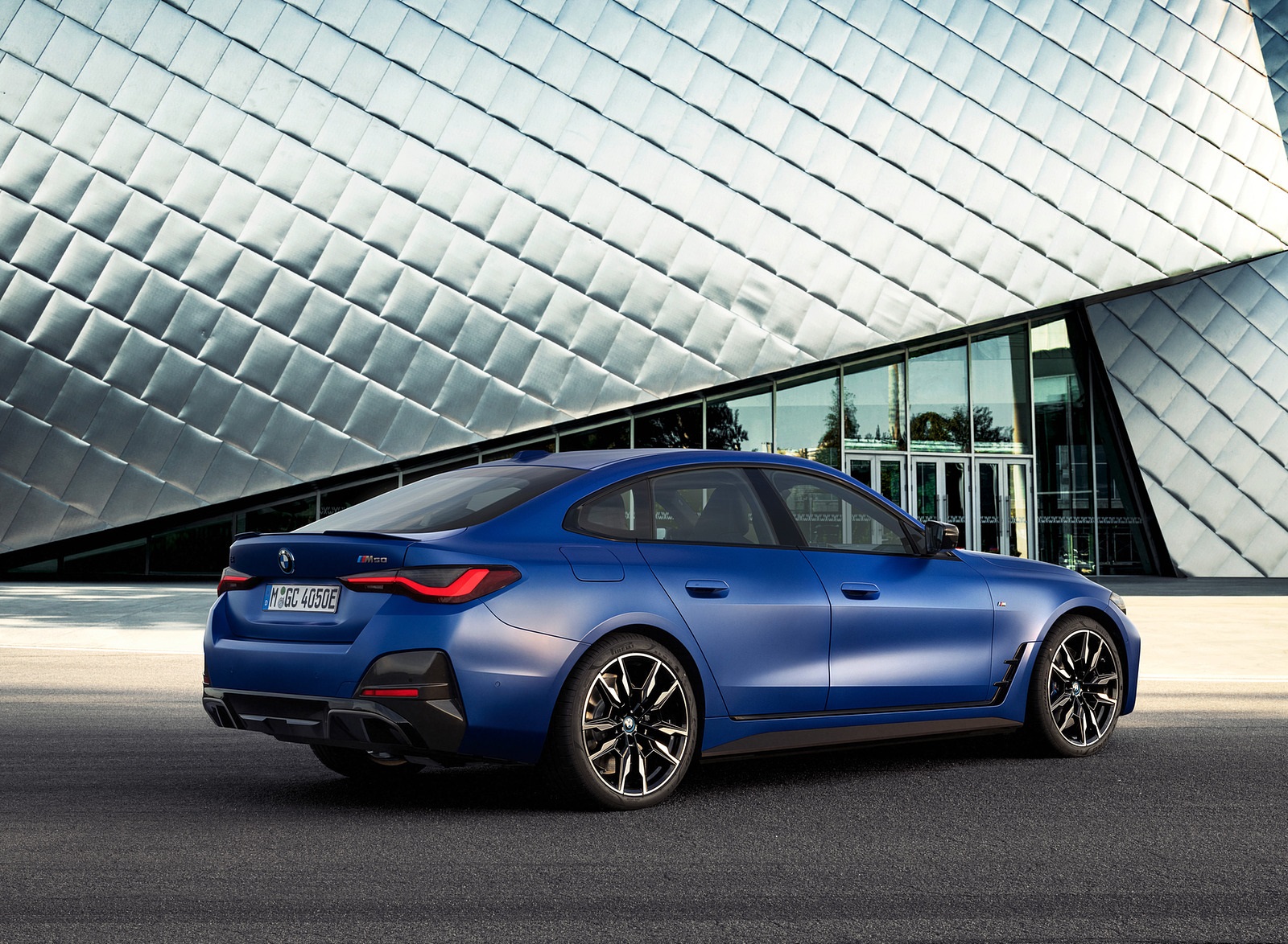 2022 BMW i4 M50 Rear Three-Quarter Wallpapers (9)