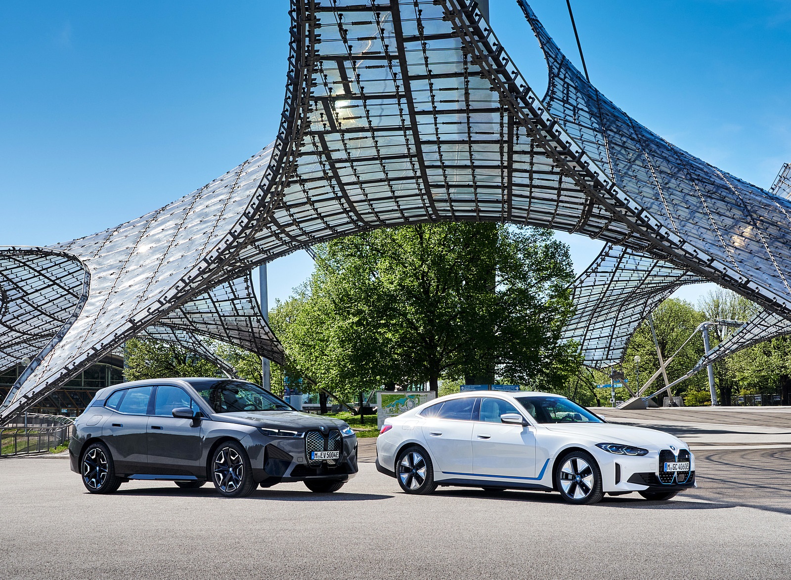 2022 BMW i4 and BMW i Family Front Three-Quarter Wallpapers #33 of 38