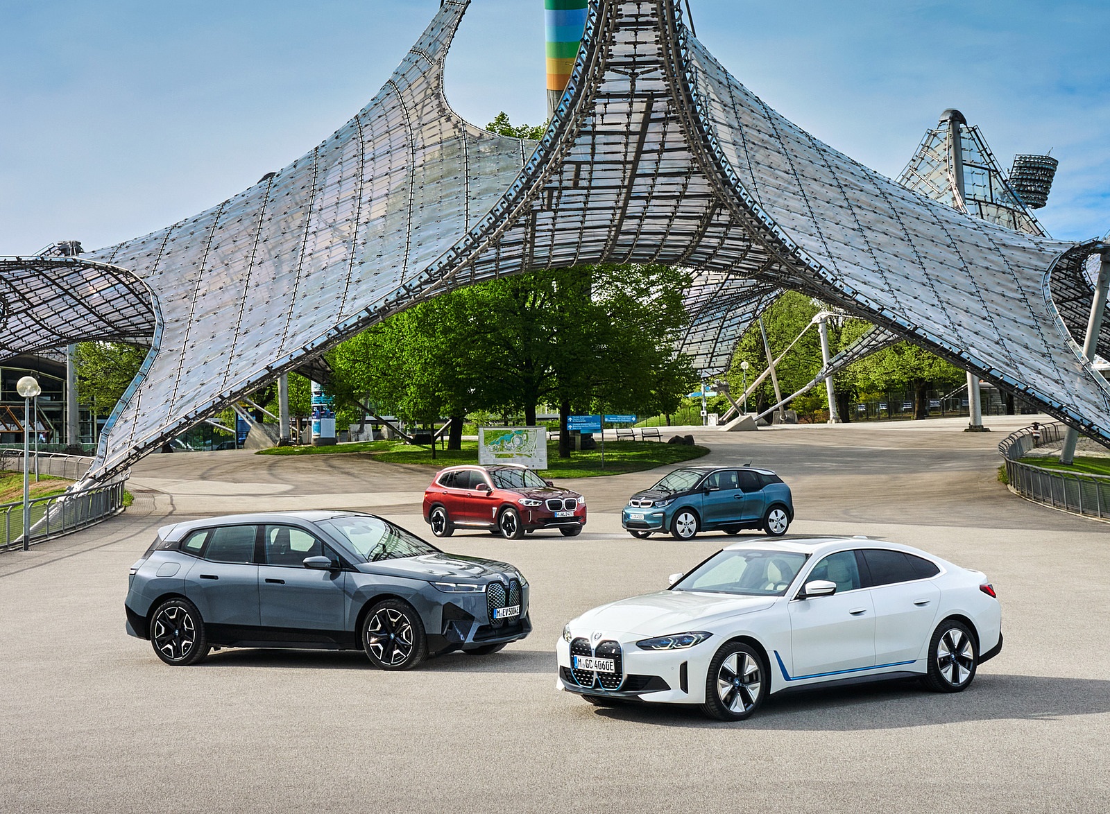 2022 BMW i4 and BMW i Family Front Three-Quarter Wallpapers #34 of 38