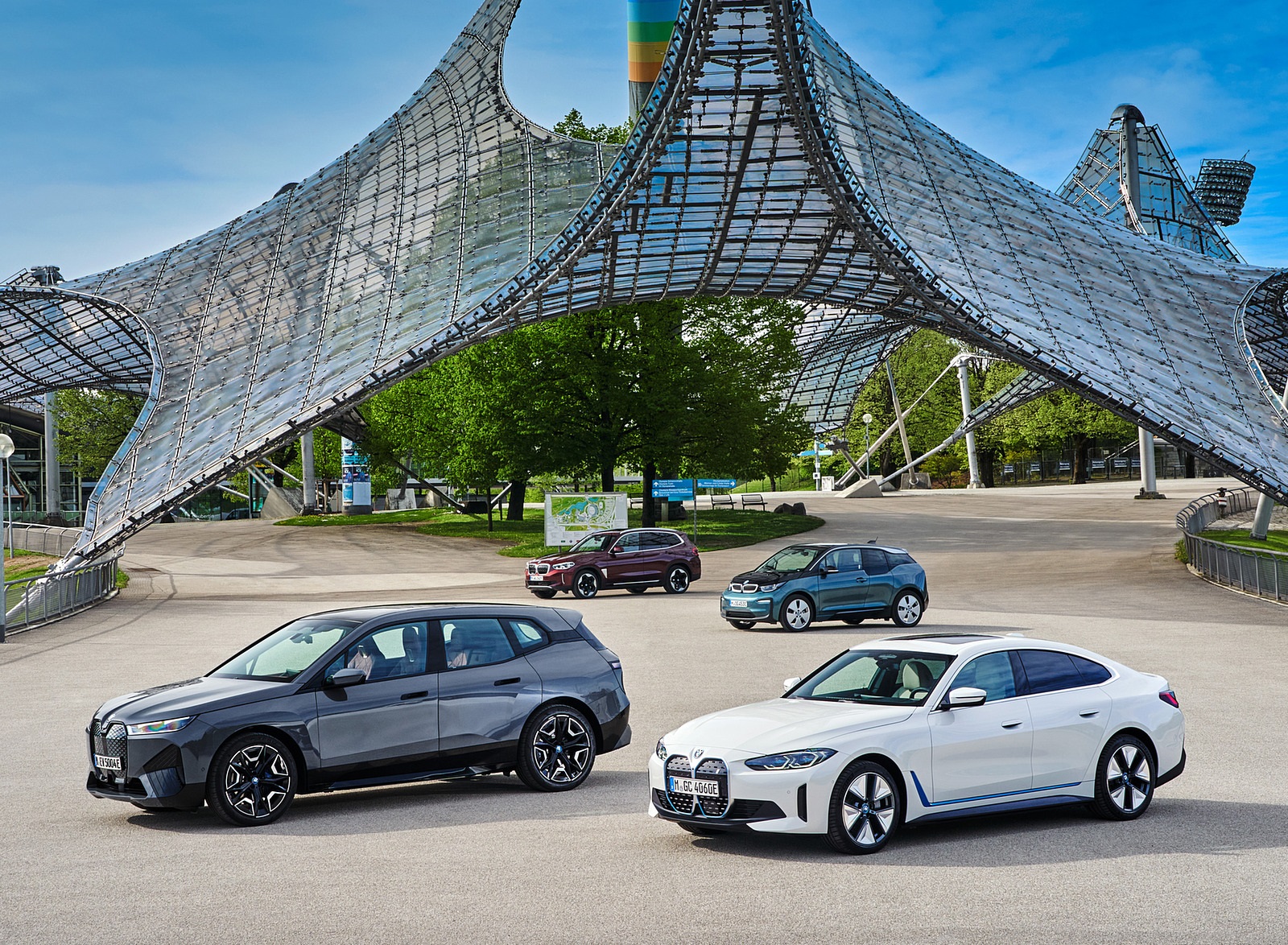 2022 BMW i4 and BMW i Family Front Three-Quarter Wallpapers #36 of 38