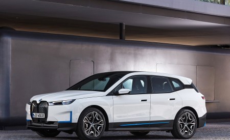 2022 BMW iX xDrive40 Front Three-Quarter Wallpapers 450x275 (35)