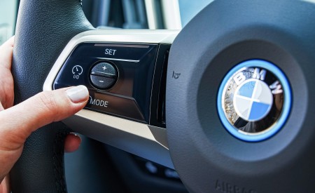 2022 BMW iX xDrive40 Interior Steering Wheel Wallpapers 450x275 (57)