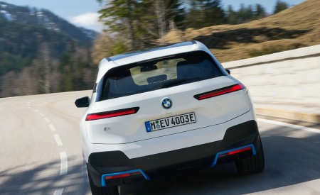 2022 BMW iX xDrive40 Rear Wallpapers 450x275 (15)