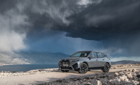 2022 BMW iX xDrive50 Front Three-Quarter Wallpapers 450x275 (33)