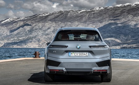 2022 BMW iX xDrive50 Rear Wallpapers 450x275 (44)