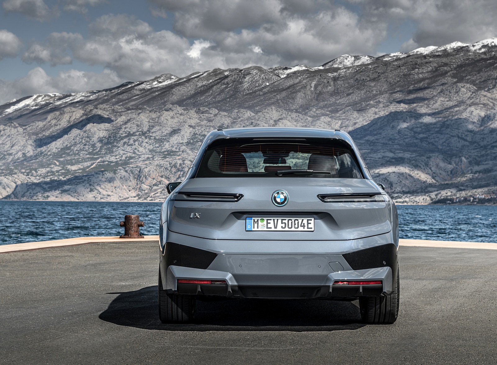 2022 BMW iX xDrive50 Rear Wallpapers #44 of 79