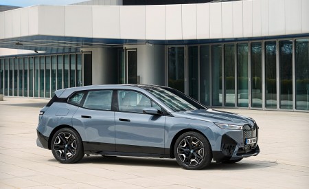 2022 BMW iX xDrive50 Side Wallpapers 450x275 (50)
