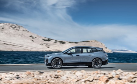 2022 BMW iX xDrive50 Side Wallpapers  450x275 (22)