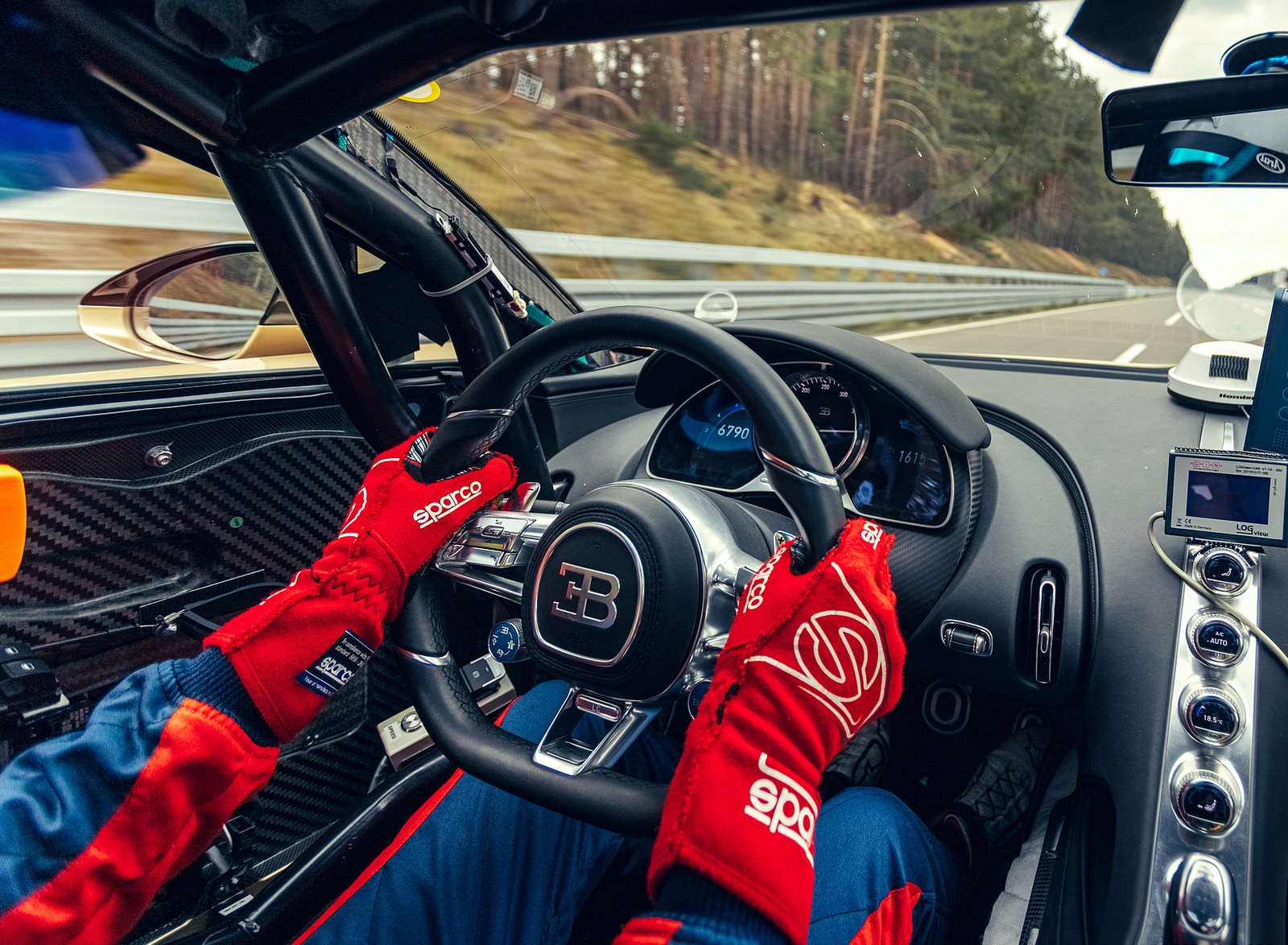2022 Bugatti Chiron Super Sport Hight-Speed Testing Wallpapers #13 of 51