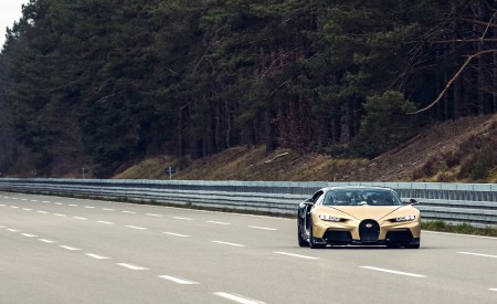 2022 Bugatti Chiron Super Sport Hight-Speed Testing Wallpapers 450x275 (5)