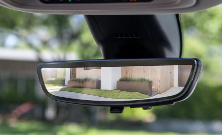 2022 Buick Enclave Avenir Digital Rear View Mirror Wallpapers 450x275 (15)