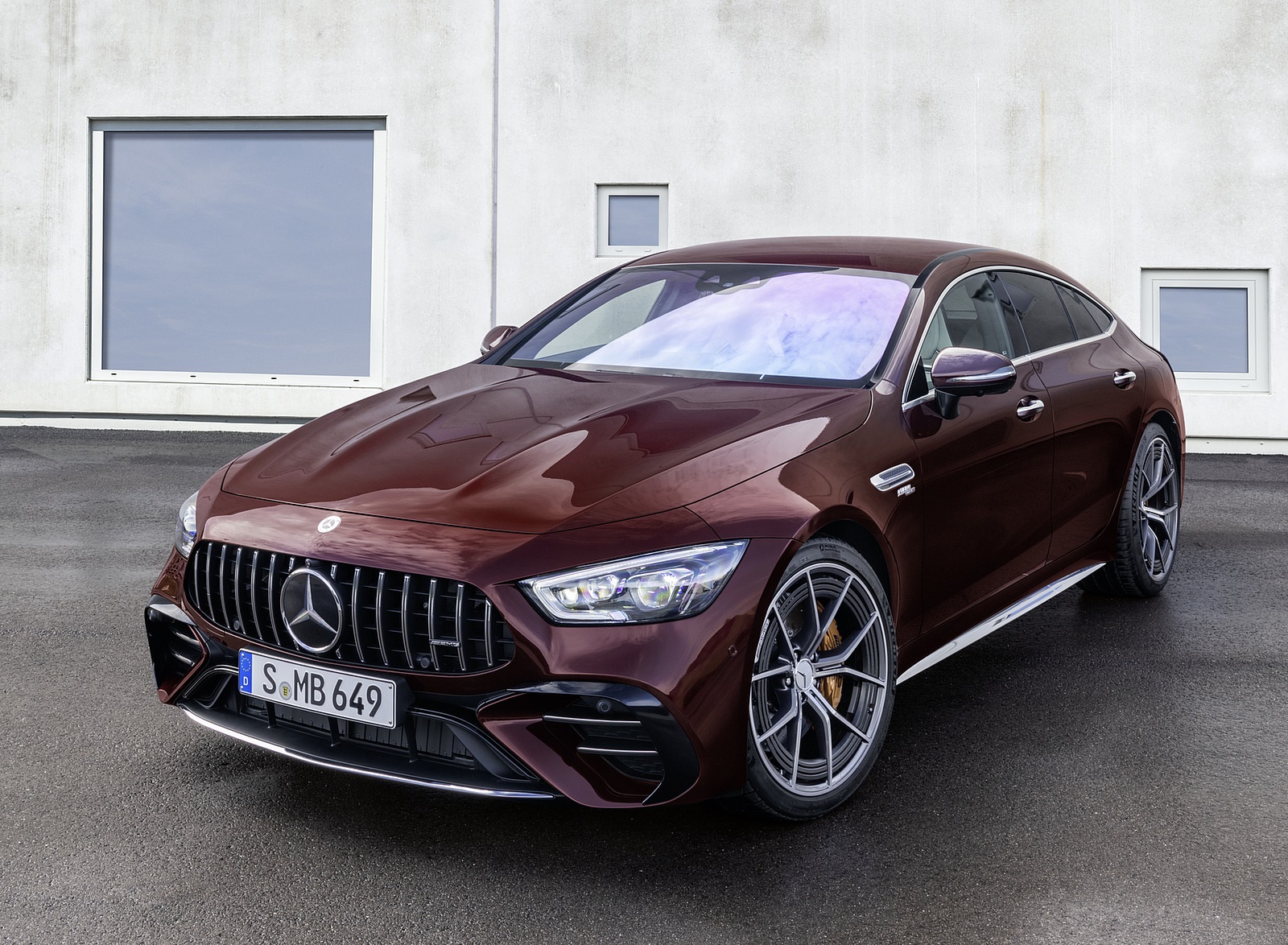 2022 Mercedes-AMG GT 53 4MATIC+ 4-Door Coupe (Color: Rubellite Red) Front Three-Quarter Wallpapers (5)