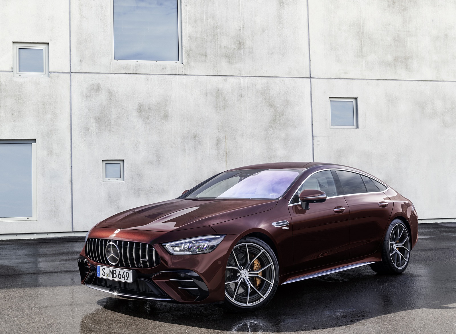 2022 Mercedes-AMG GT 53 4MATIC+ 4-Door Coupe (Color: Rubellite Red) Front Three-Quarter Wallpapers (6)