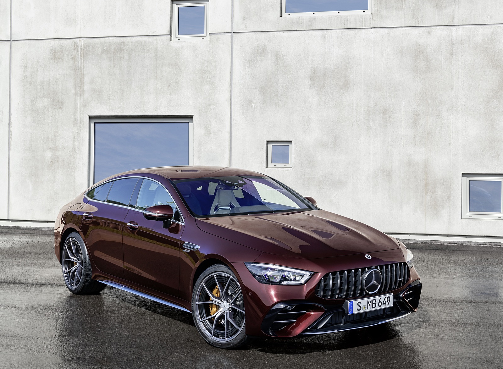 2022 Mercedes-AMG GT 53 4MATIC+ 4-Door Coupe (Color: Rubellite Red) Front Three-Quarter Wallpapers #9 of 35