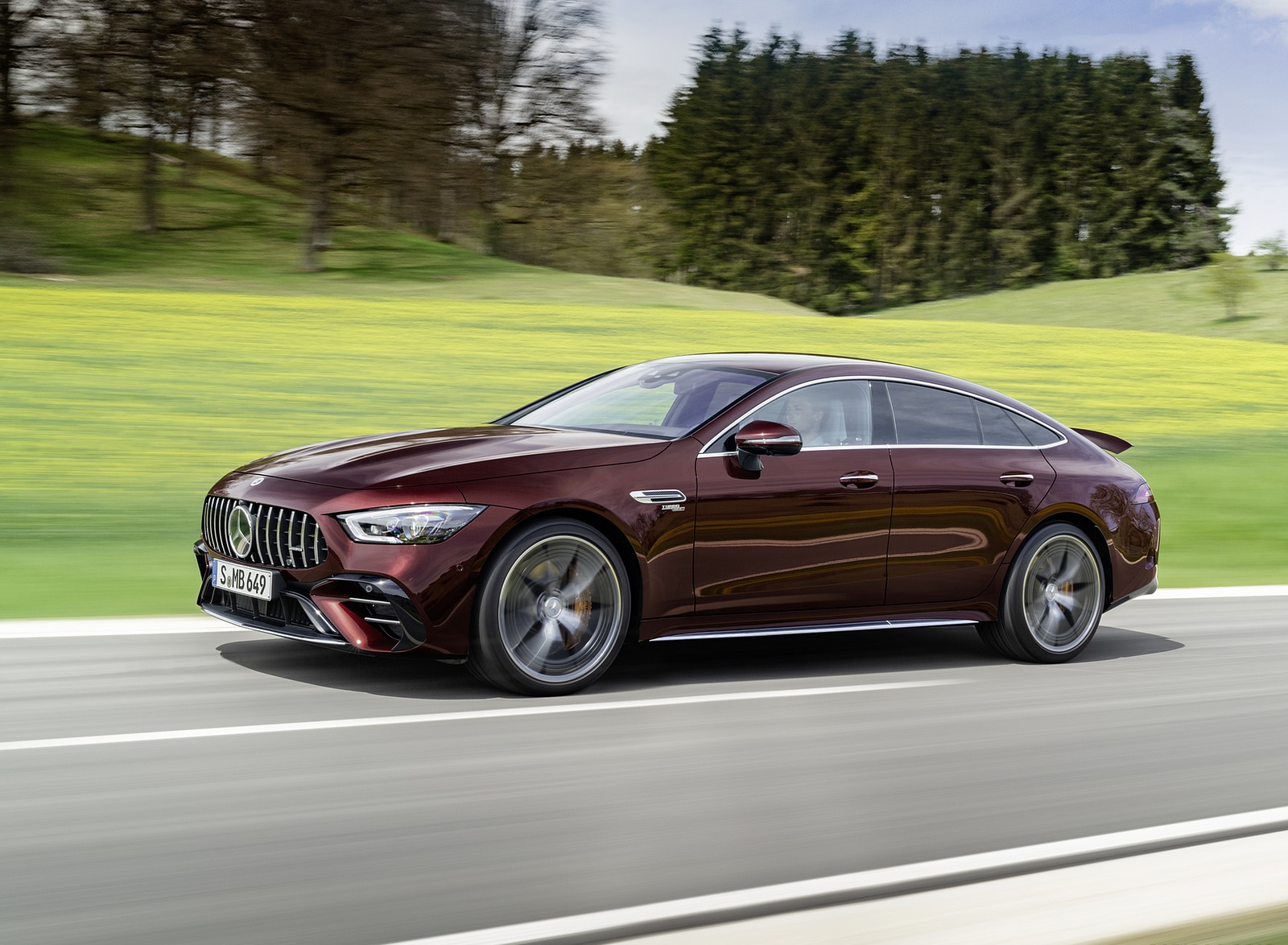 2022 Mercedes-AMG GT 53 4MATIC+ 4-Door Coupe (Color: Rubellite Red) Front Three-Quarter Wallpapers #3 of 35