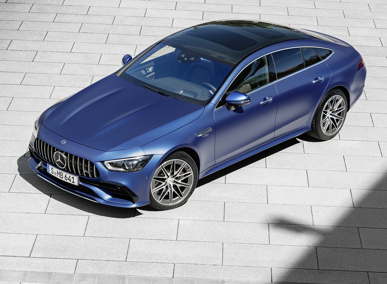 2022 Mercedes-AMG GT 53 4MATIC+ 4-Door Coupe (Color: Spectrale Blue Magno) Front Three-Quarter Wallpapers #26 of 35