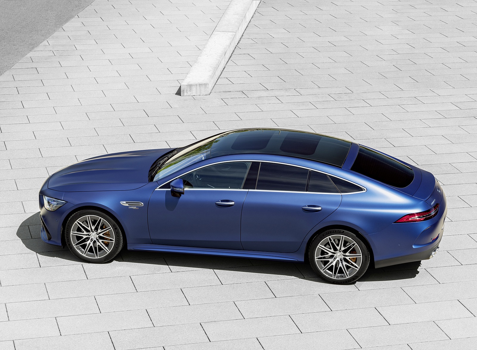 2022 Mercedes-AMG GT 53 4MATIC+ 4-Door Coupe (Color: Spectrale Blue Magno) Side Wallpapers #28 of 35
