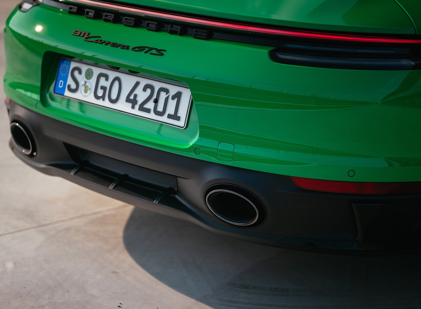 2022 Porsche 911 Carrera GTS (Color: Python Green) Detail Wallpapers #93 of 155