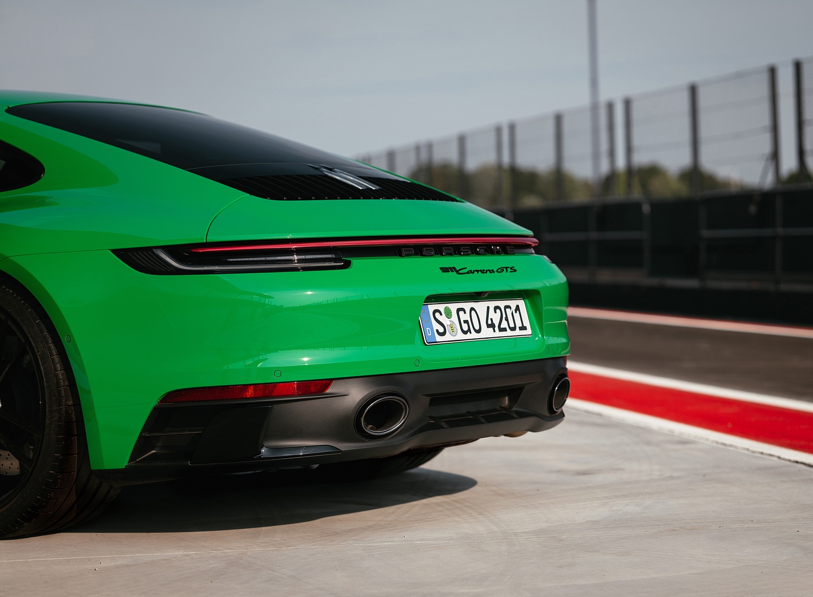 2022 Porsche 911 Carrera GTS (Color: Python Green) Detail Wallpapers #94 of 155