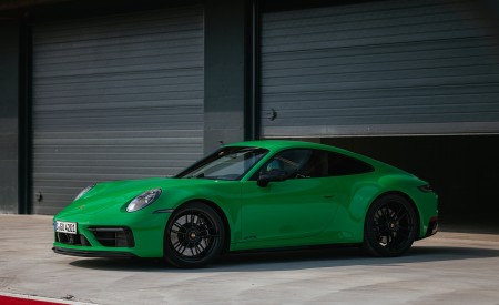 2022 Porsche 911 Carrera GTS (Color: Python Green) Front Three-Quarter Wallpapers 450x275 (71)