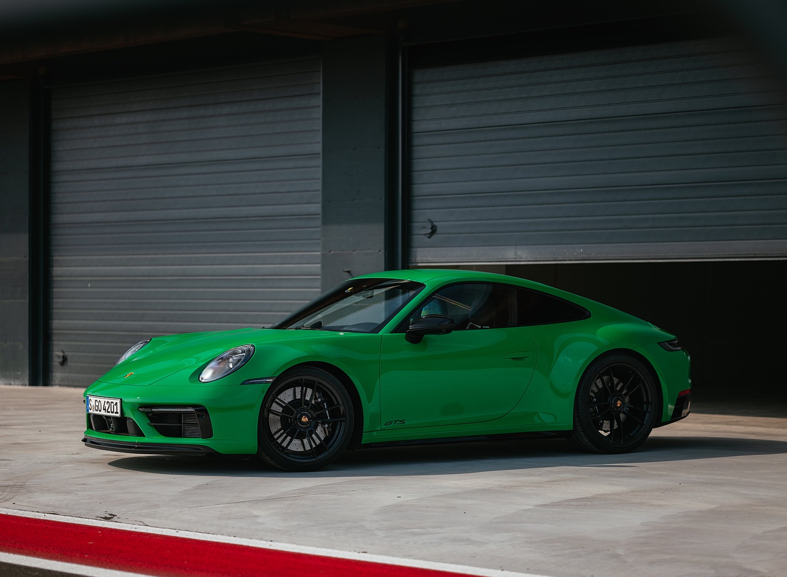 2022 Porsche 911 Carrera GTS (Color: Python Green) Front Three-Quarter Wallpapers #71 of 155