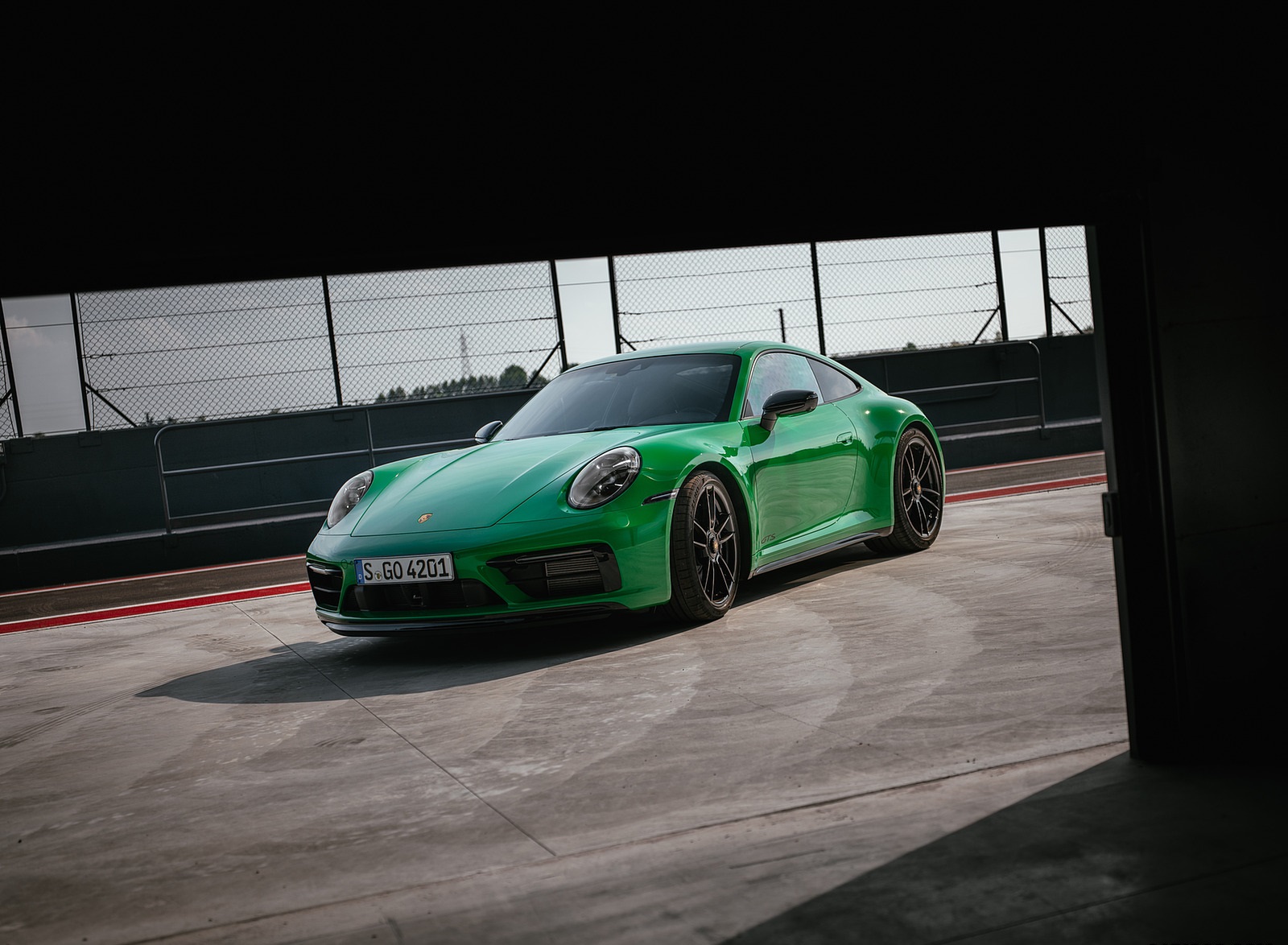 2022 Porsche 911 Carrera GTS (Color: Python Green) Front Three-Quarter Wallpapers #81 of 155