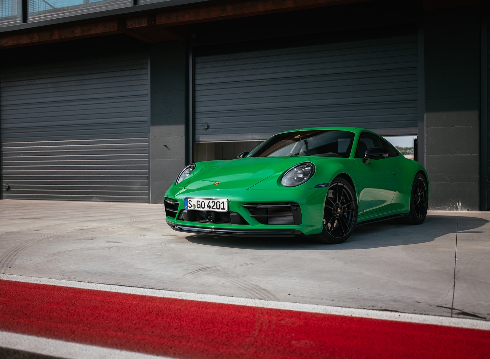 2022 Porsche 911 Carrera GTS (Color: Python Green) Front Three-Quarter Wallpapers #72 of 155