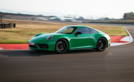 2022 Porsche 911 Carrera GTS (Color: Python Green) Front Three-Quarter Wallpapers 450x275 (54)