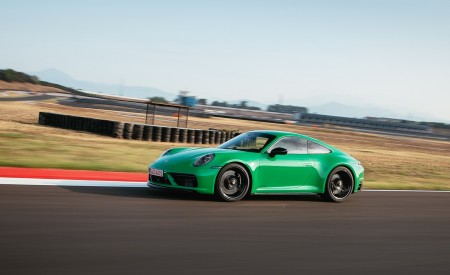 2022 Porsche 911 Carrera GTS (Color: Python Green) Front Three-Quarter Wallpapers 450x275 (55)