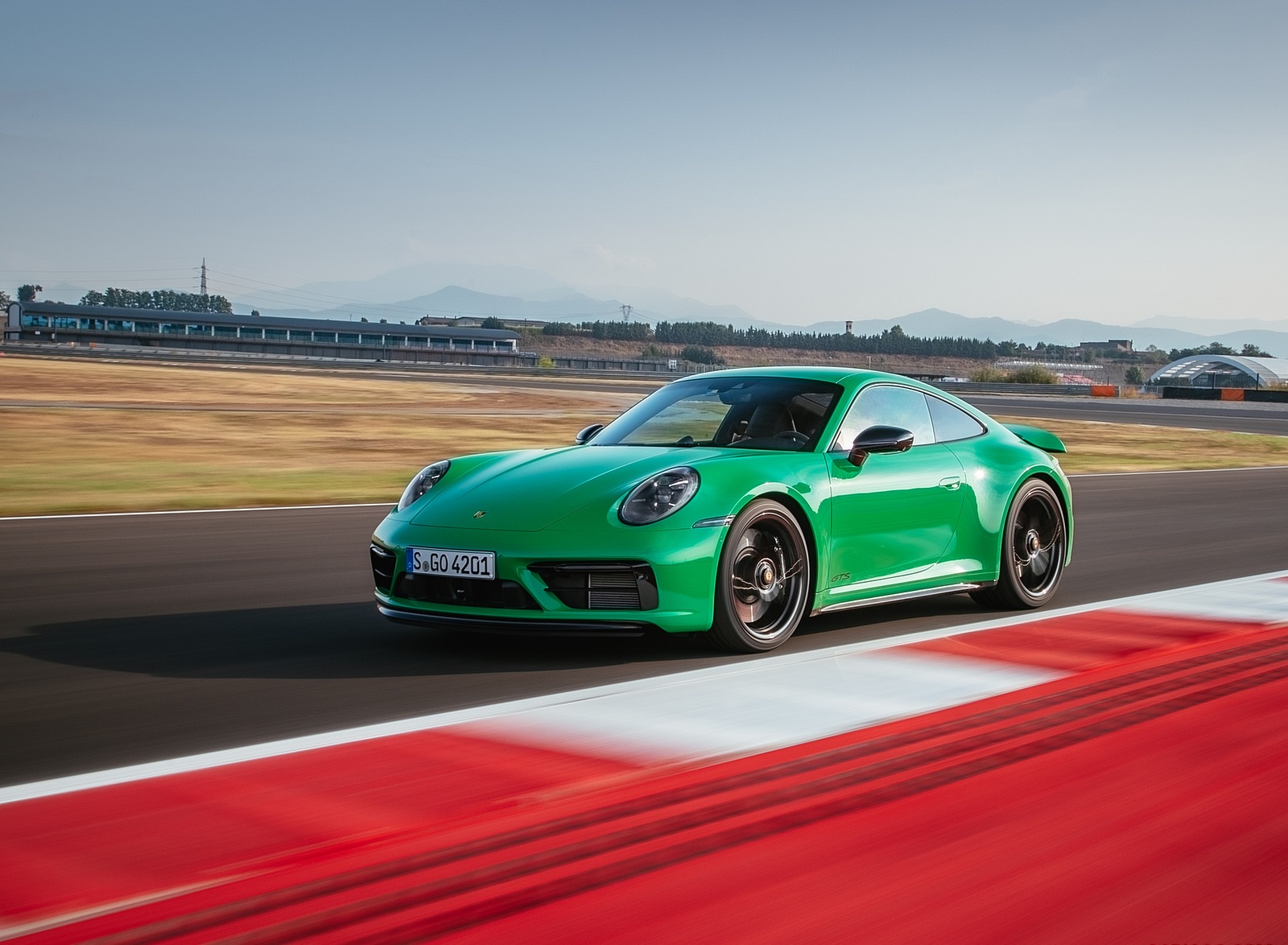 2022 Porsche 911 Carrera GTS (Color: Python Green) Front Three-Quarter Wallpapers #38 of 155