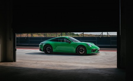2022 Porsche 911 Carrera GTS (Color: Python Green) Side Wallpapers 450x275 (86)