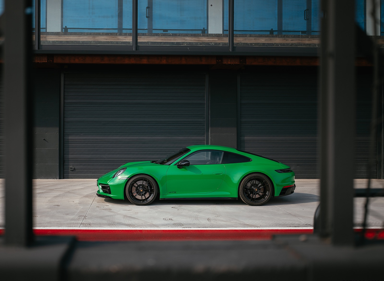 2022 Porsche 911 Carrera GTS (Color: Python Green) Side Wallpapers #76 of 155