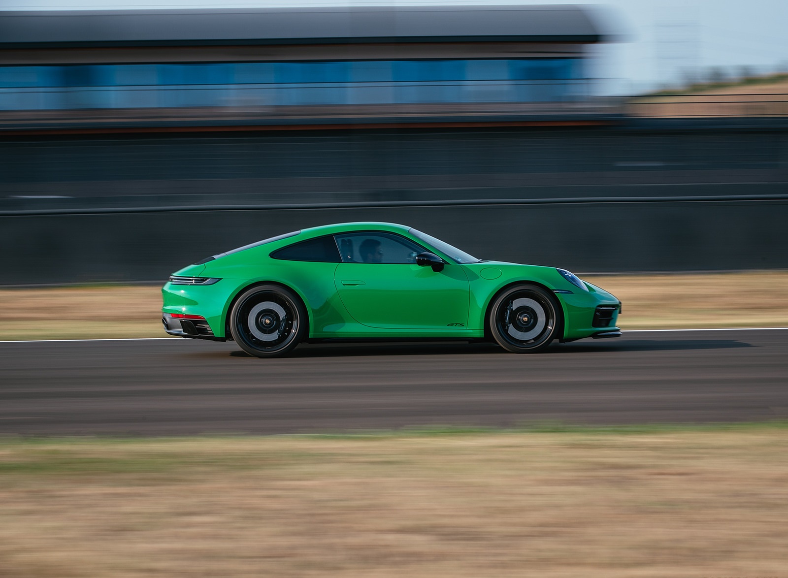 2022 Porsche 911 Carrera GTS (Color: Python Green) Side Wallpapers #68 of 155