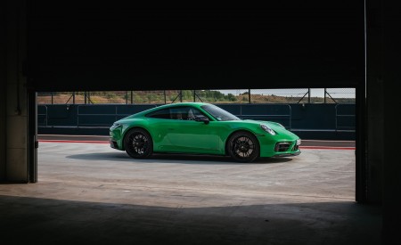 2022 Porsche 911 Carrera GTS (Color: Python Green) Side Wallpapers 450x275 (87)