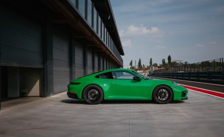 2022 Porsche 911 Carrera GTS (Color: Python Green) Side Wallpapers 450x275 (77)