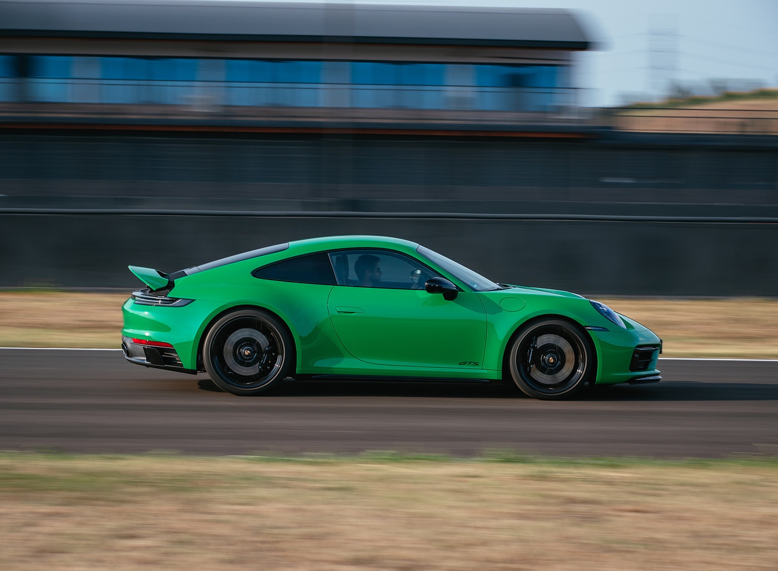 2022 Porsche 911 Carrera GTS (Color: Python Green) Side Wallpapers #69 of 155