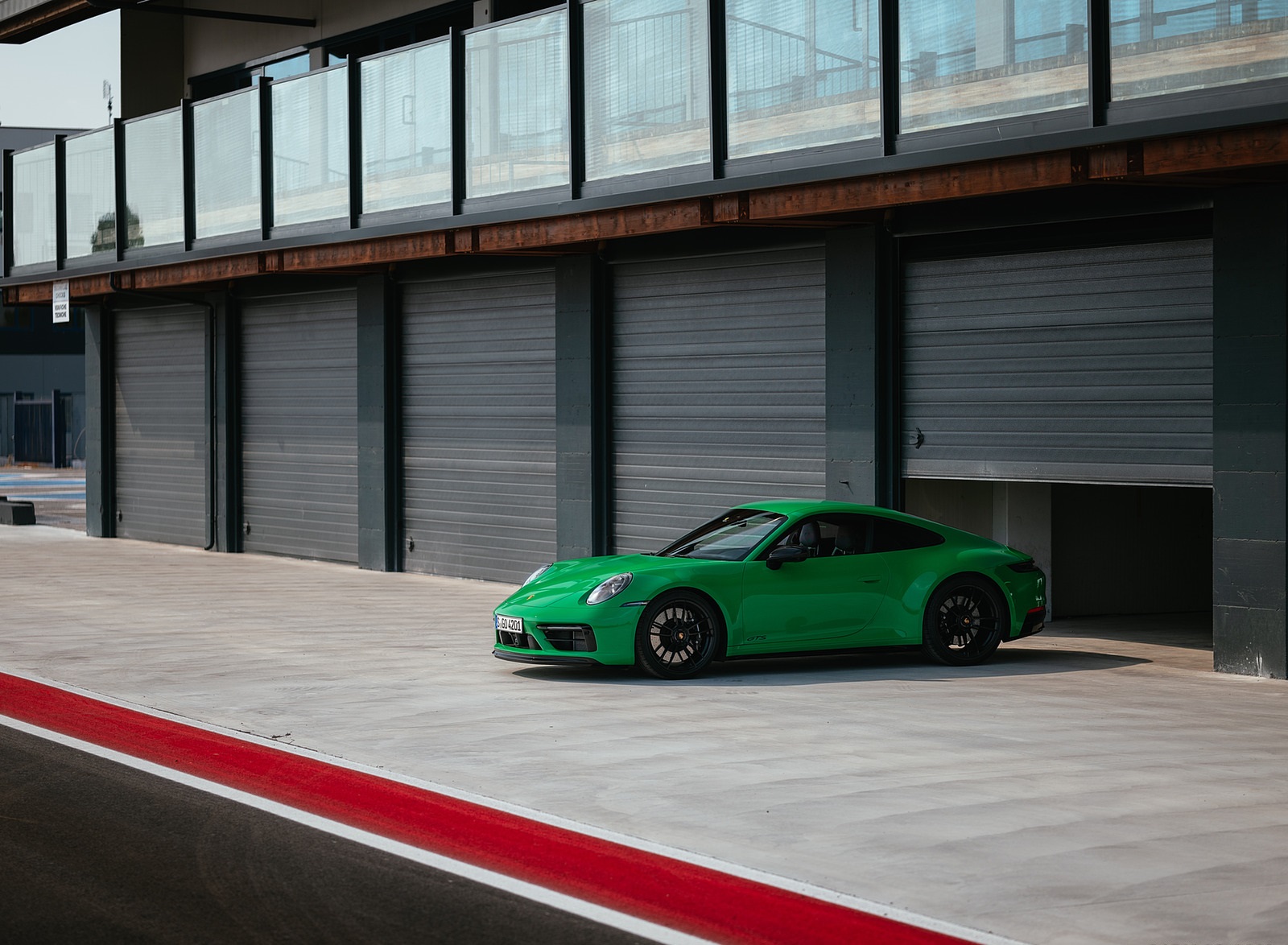 2022 Porsche 911 Carrera GTS (Color: Python Green) Side Wallpapers #79 of 155