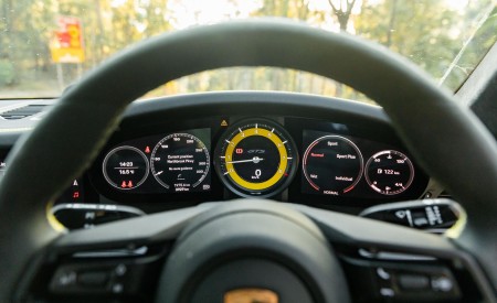 2022 Porsche 911 Carrera GTS Interior Steering Wheel Wallpapers 450x275 (142)