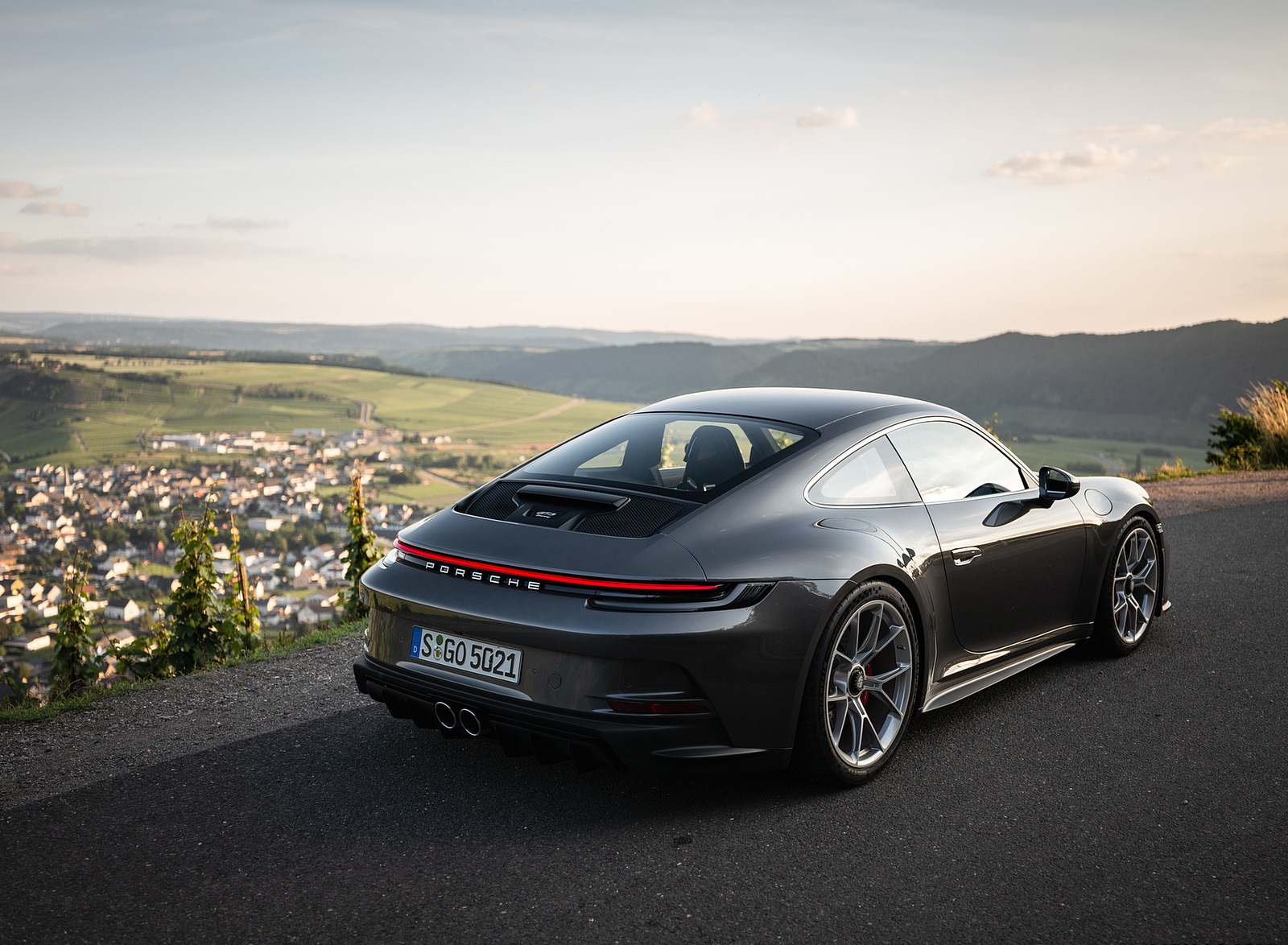 2022 Porsche 911 GT3 with Touring Package (MT; Color: Agate Grey Metallic) Rear Three-Quarter Wallpapers #73 of 117
