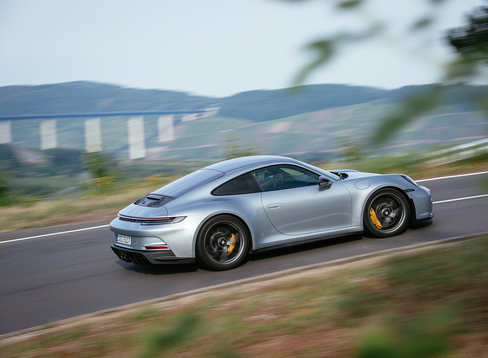 2022 Porsche 911 GT3 with Touring Package (PDK; Color: Dolomite Silver Metallic) Side Wallpapers #18 of 117