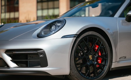 2022 Porsche 911 Targa 4 GTS (Color: GT Silver Metallic) Detail Wallpapers 450x275 (56)