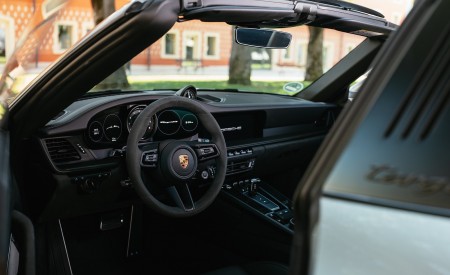 2022 Porsche 911 Targa 4 GTS (Color: GT Silver Metallic) Interior Wallpapers 450x275 (66)